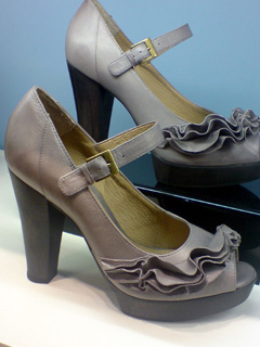 high-heeled peep toes