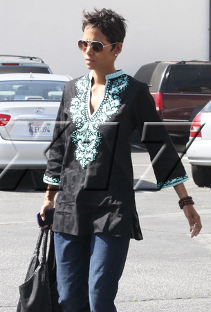 Halle Berry Spotted Wearing Sulu Collection